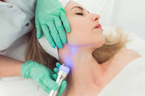 Comment la chromothérapie peut-elle aider à équilibrer les énergies du corps ?