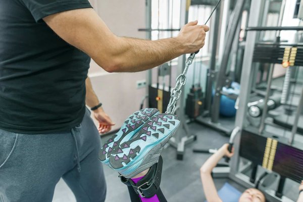 Quelle est l'efficacité de la kinésithérapie respiratoire pour les patients atteints de mucoviscidose?